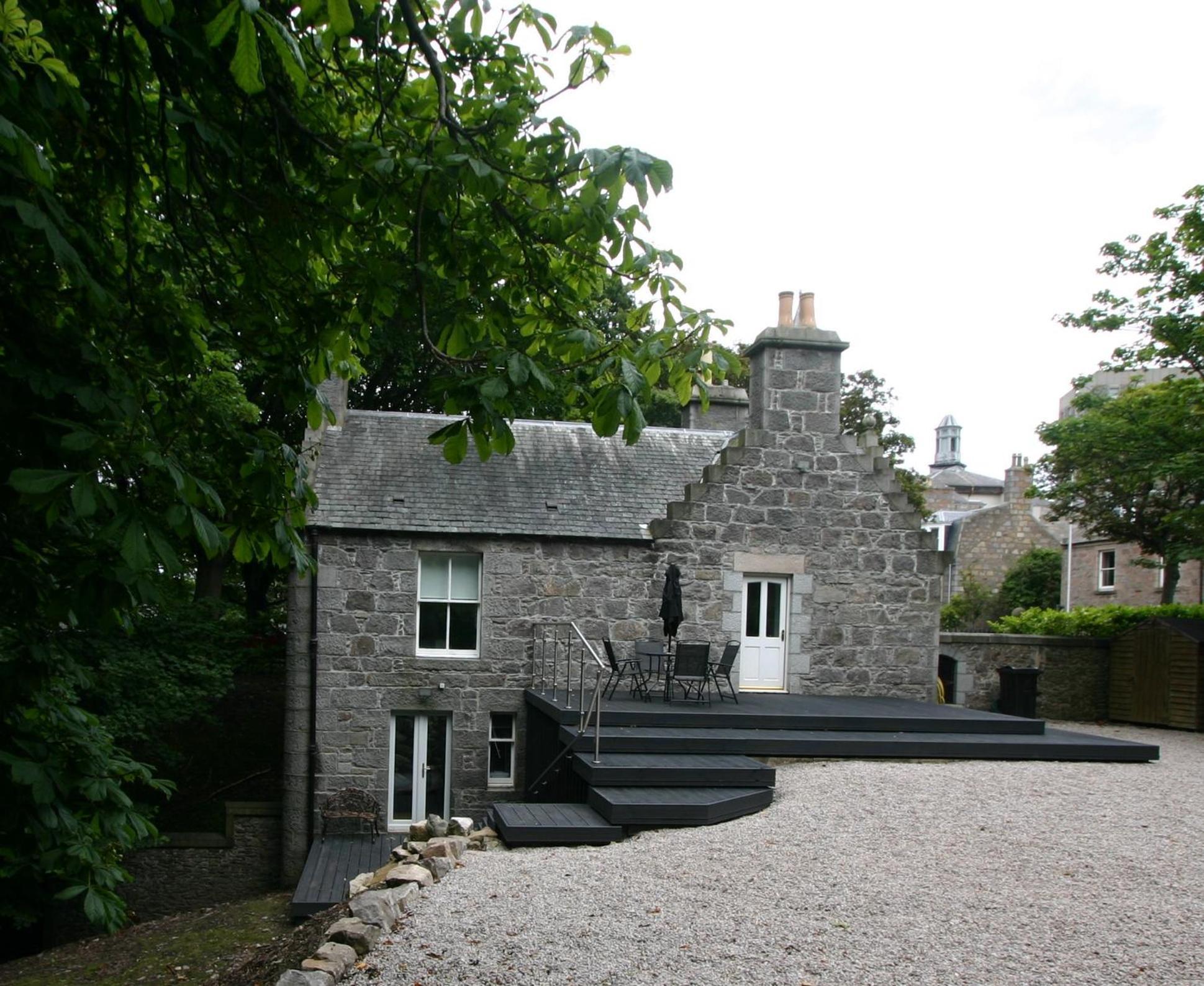 Historic Baronial Lodge With Parking, Aberdeen City Centre Exterior photo