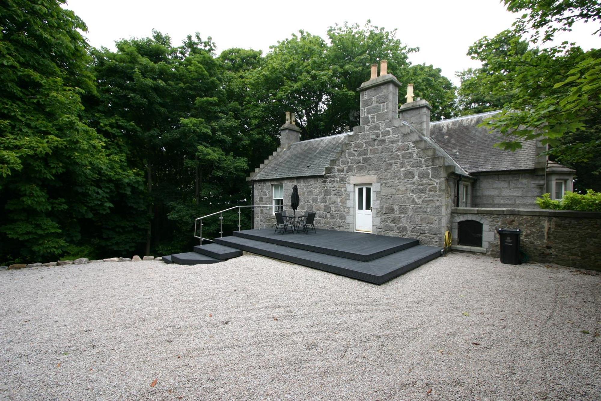 Historic Baronial Lodge With Parking, Aberdeen City Centre Exterior photo